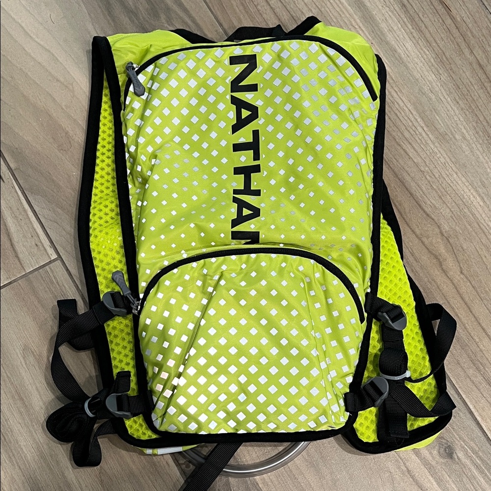 New Nathan QuickStart 2.0 4L hydration pack with 1.5 L bladder - Picture 5 of 6